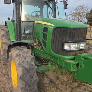 Tractor John Deere 6135J Usado - imagen 3