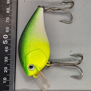 Señuelo de Pesca Crankbait Verde y Amarillo con Babero y Anzuelos - imagen 7