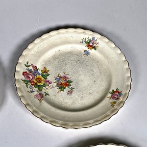 Lote de 4 Platos de Loza Inglesa y Lozur con Decoración Floral y Escena - imagen 4