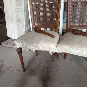 Par de Sillas Estilo Inglés con Respaldo de Caño y Asiento Estampado - imagen 6
