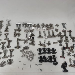 Lote siguiente: Lote de Bisagras con Freno: IKEA, Made in W. Germany y Origen Austriaco