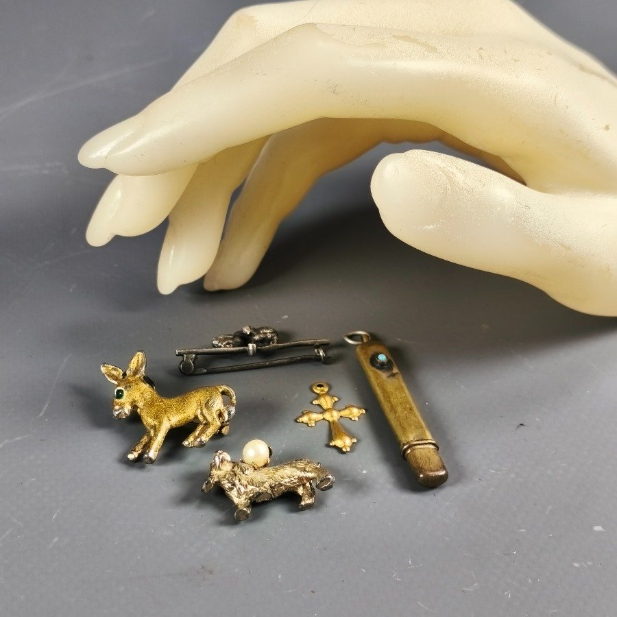 Item 16308 - Image 2