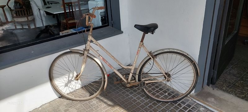 Bicicleta antigua en buen estado