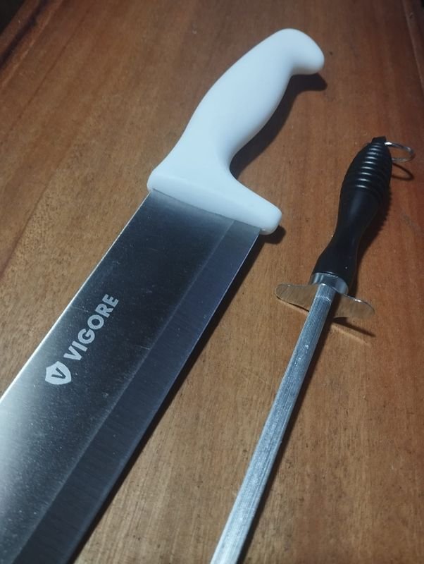 Cuchilla de 24 cm con afilador - imagen 2