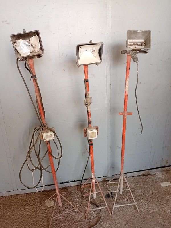 3 Focos de Pie con Estructura de Hierro Naranja, 1.40m de Alto