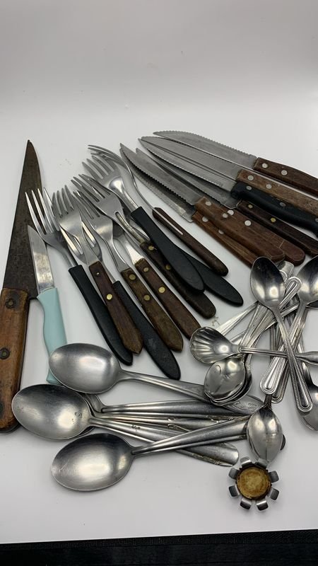 Cubiertos de cocina en buen estado - imagen 2
