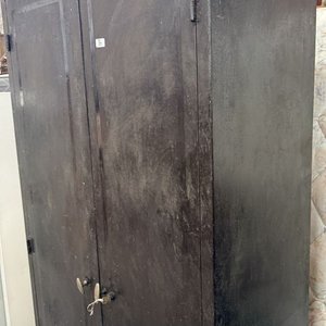 Antiguo Gabinete Metálico con Caja Fuerte y Estantes - imagen 10