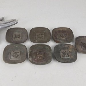Lote siguiente: Set de 7 antiguos posavasos o ceniceros de bronce con signos del zodíaco