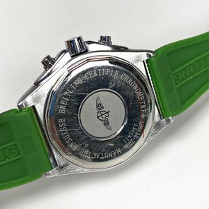 Reloj de Pulsera Breitling Chronomat para Caballero con Malla de Goma Verde - imagen 3