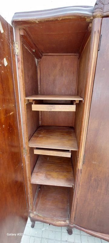 Ropero de madera estilo francés con detalles y falta de piso - imagen 9