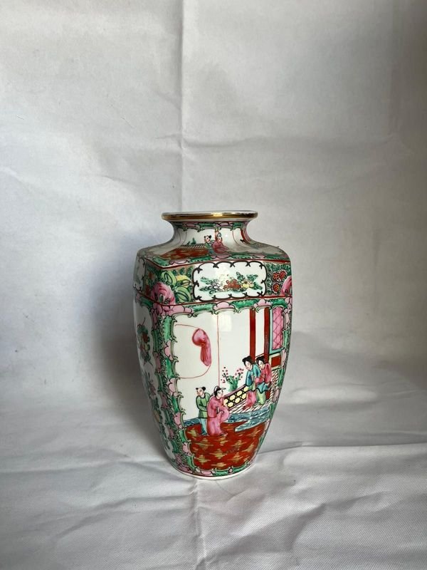 Jarrón pintado de Hong Kong - Vaso decorativo con diseño floral - imagen 2