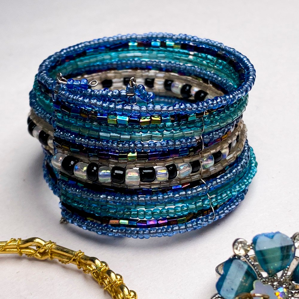 Joyas variadas de oro, plata y azul - imagen 3