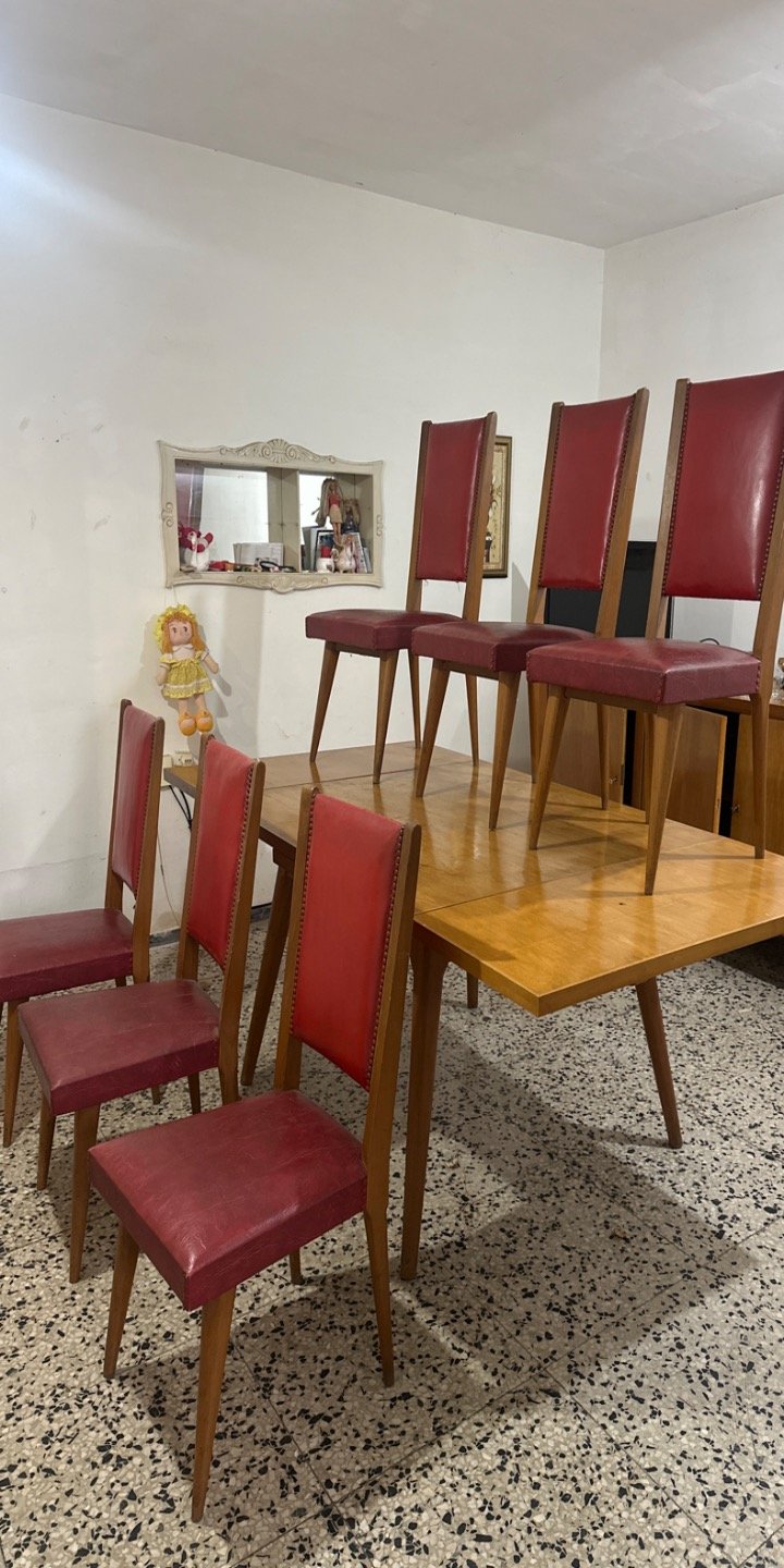 Mesa de Comedor con 6 Sillas Estilo Clásico