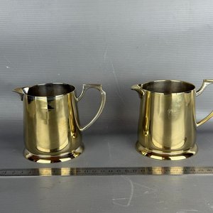 Par de Jarras Metálicas Bañadas Volf Colección Sheffield - imagen 2