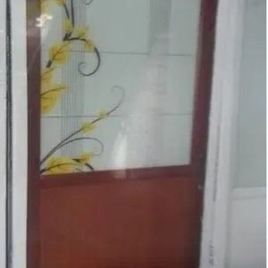 PUERTA INTERIOR EN ALUMINIO CON VIDRIO MOTIVO FLORES AMARILLAS -MEDIDAS 0.80X2MTS SIN PICAPORTE - imagen 2