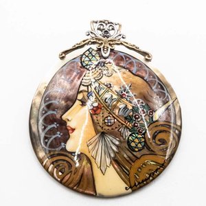 Lote anterior: Dije Art Nouveau Nácar Pintado a Mano con Pasador de Plata Baño de Oro