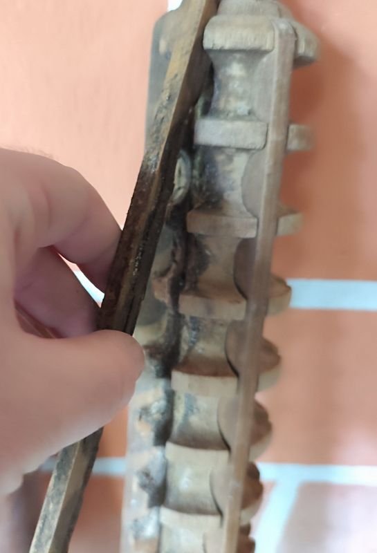 Palotes de amasar antiguos y objetos de madera para decoración - imagen 5