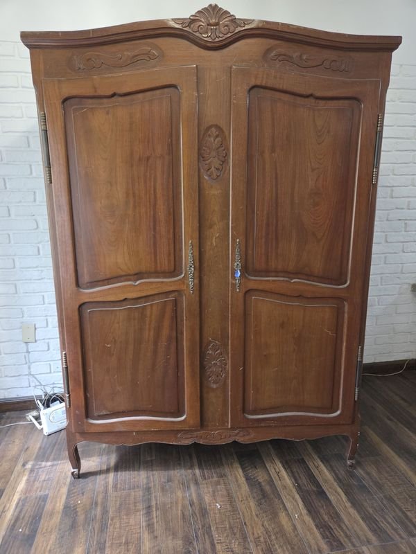 Ropero Provenzal de Dos Puertas en Buen Estado - imagen 2