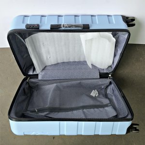 Set de 3 Valijas Rígidas Krute Celestes con Relieve y 4 Ruedas - imagen 3