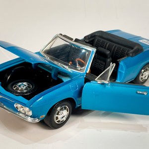 Maqueta Convertible Road Signature Corvair Monza 1969 Celeste 26 cm - imagen 2