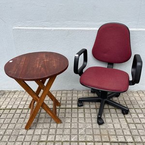 Lote anterior: Mesa Plegable Circular de Madera y Silla de Escritorio Tapizada