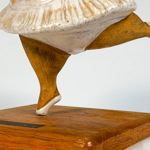Escultura de Bailarina "Gorda" de Rodó Padilla en Cerámica y Base de Madera - imagen 3