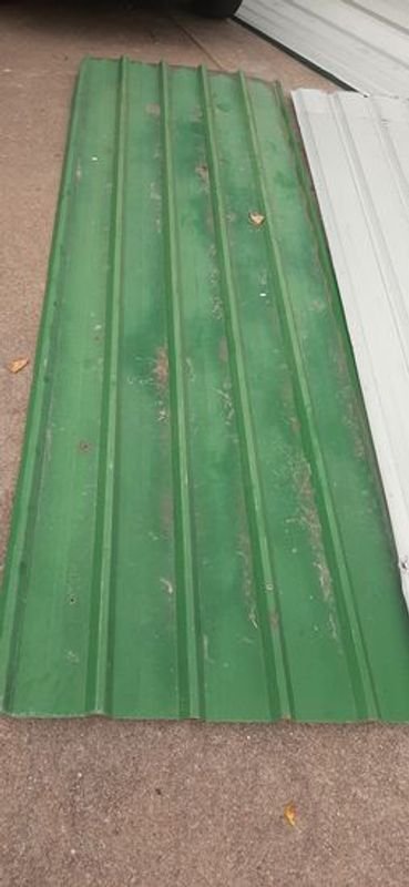Chapas metálicas verdes trapezoidales sin uso - imagen 2