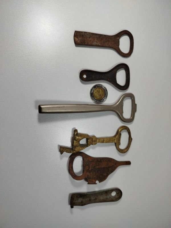 Colección de llaves antiguas y detectores - imagen 2