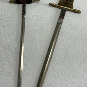 Dos Abrecartas Estilo Espada Española con Detalles Decorativos - imagen 2