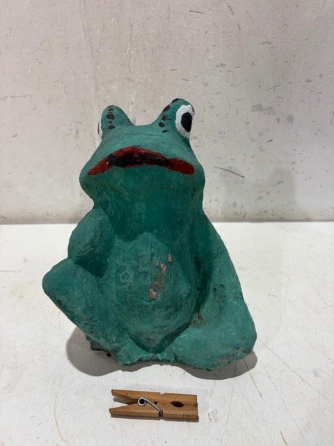 Sapo Decorativo de Jardín en Material Rústico