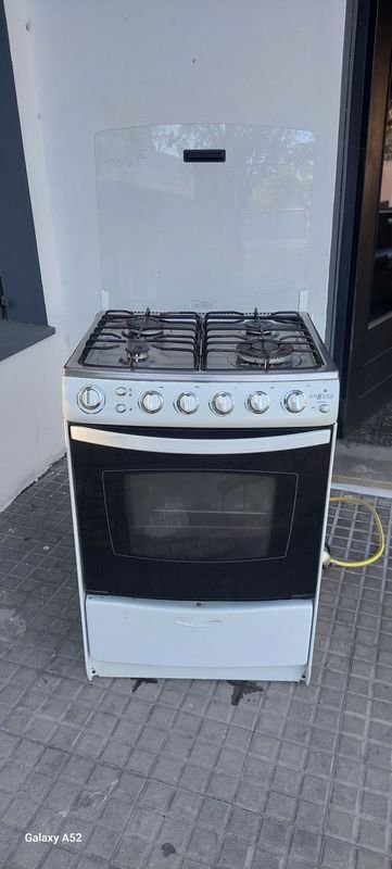 Cocina de gas con horno y ventillo en excelente estado - imagen 3