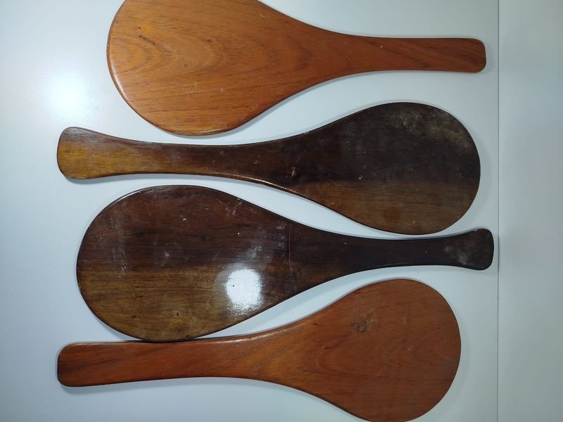Lote siguiente: Juego de paletas y cucharas antiguas