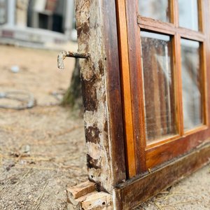 Ventana Antigua de Madera con Dos Hojas y Vidrios - imagen 3