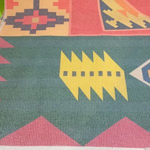 Alfombra Decorativa Estilo Azteca 1.80m x 1.20m con Base Antideslizante - imagen 1