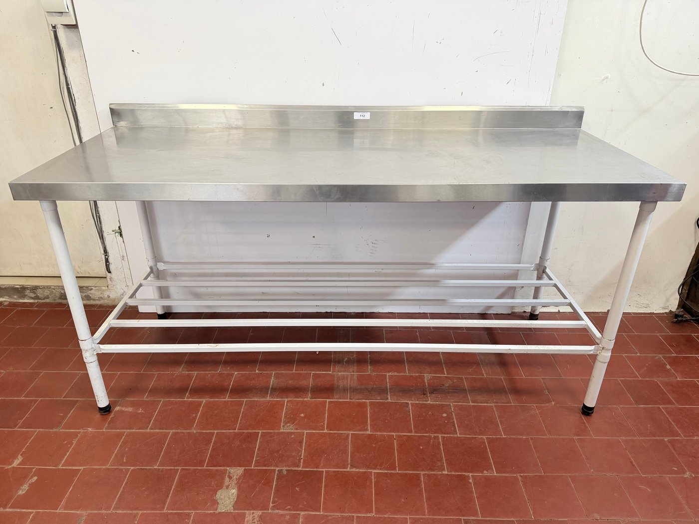 Mesada de Acero Inoxidable con Estructura y Estante Inferior