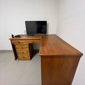 Escritorio Esquinero de Madera con Cajonera - imagen 1