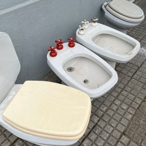 Lote de 4 Inodoros y 2 Bidets Blancos con Grifería - imagen 8