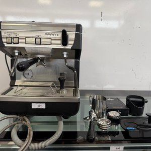 Lote anterior: Cafetera Profesional Nuova Simonelli Appia I de 1 Grupo con Accesorios