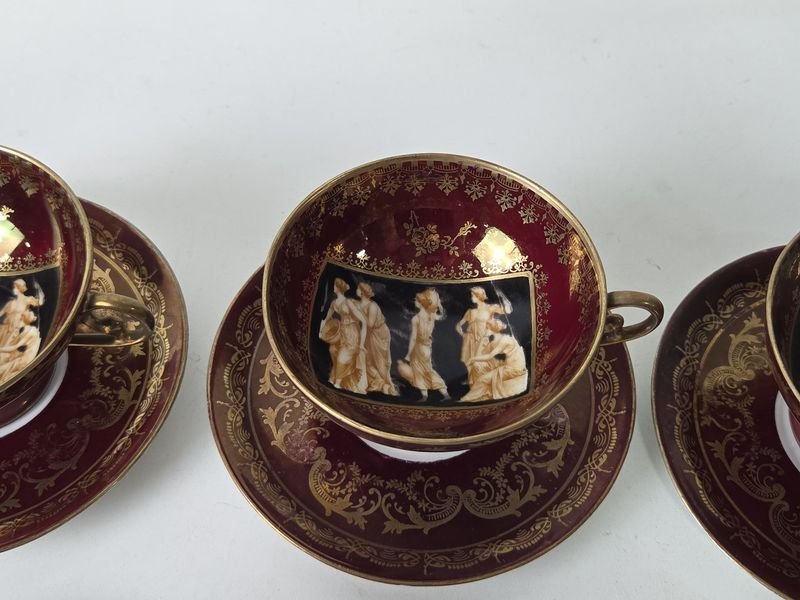 Lote siguiente: Colección de tazas de té y café en porcelana fina