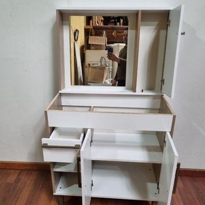 Vanitory Moderno con Mueble Aéreo y Espejo en Madera Clara y Blanco - imagen 2