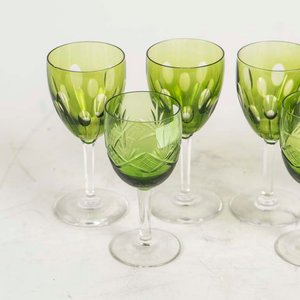 Juego de 6 Copas de Cristal Verdes, 4 Lisas y 2 Talladas - imagen 2