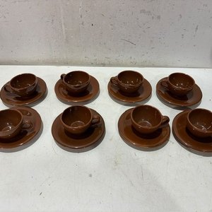 Lote siguiente: Juego de 8 Tazas de Café con Platitos Marrones