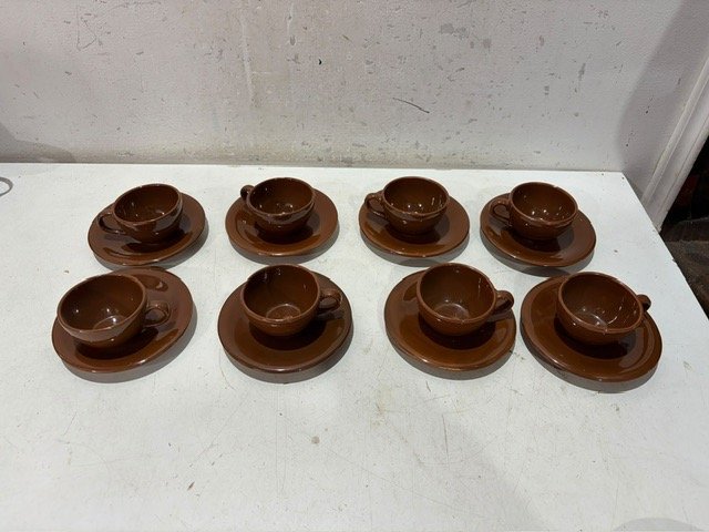 Juego de 8 Tazas de Café con Platitos Marrones