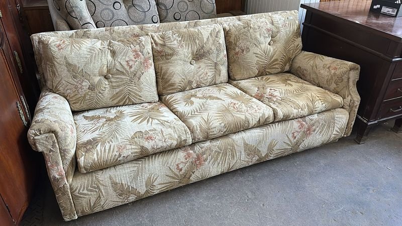 Lote siguiente: Silla Tres Cuerpos de Mueble