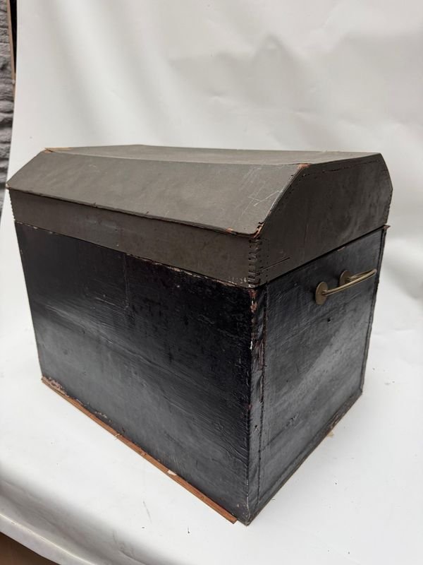 Baúl de Madera Antiguo con Tapa Curva