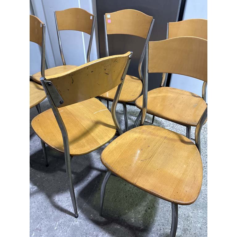 Sillas de madera con patas de hierro, detalles en la madera - imagen 2