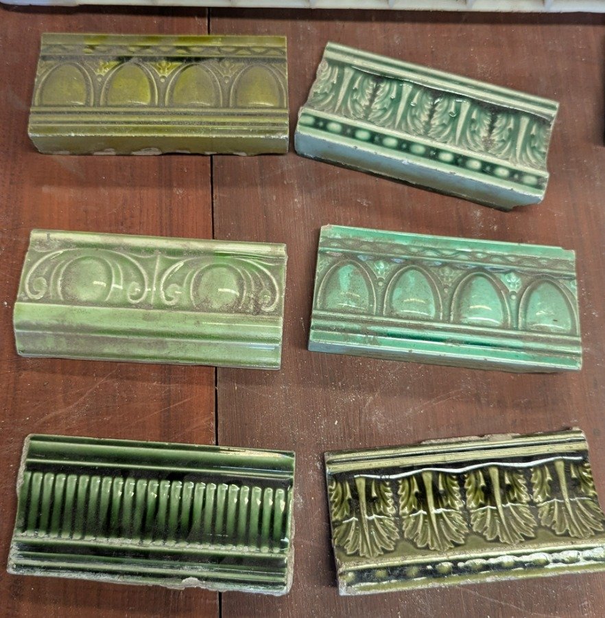 Colección de mayólicas en diferentes colores y materiales - imagen 5