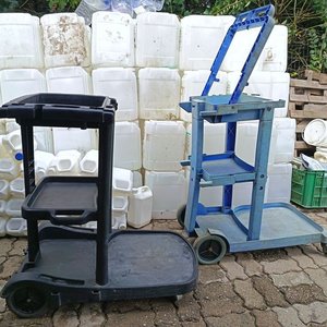 4 Carros Auxiliares de Limpieza de tres Estantantes con ruedas - Se venden a la Vista con Faltantes y Detalles de Uso - Ideal para repuesto - imagen 5