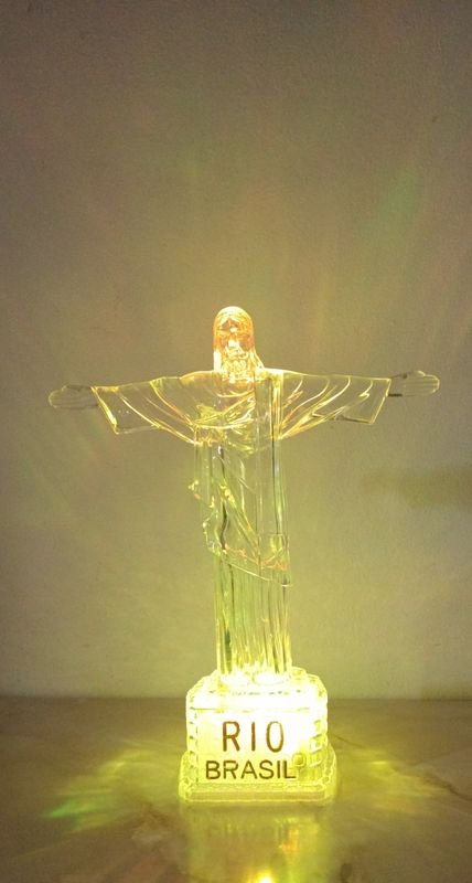 Figura de El Cristo Redentor en acrílico con luces - imagen 1