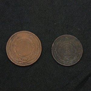 Lote de 2 Monedas Uruguayas: 20 Centésimos 1857 y 2 Centésimos 1869 (Ceca Birmingham) - imagen 4